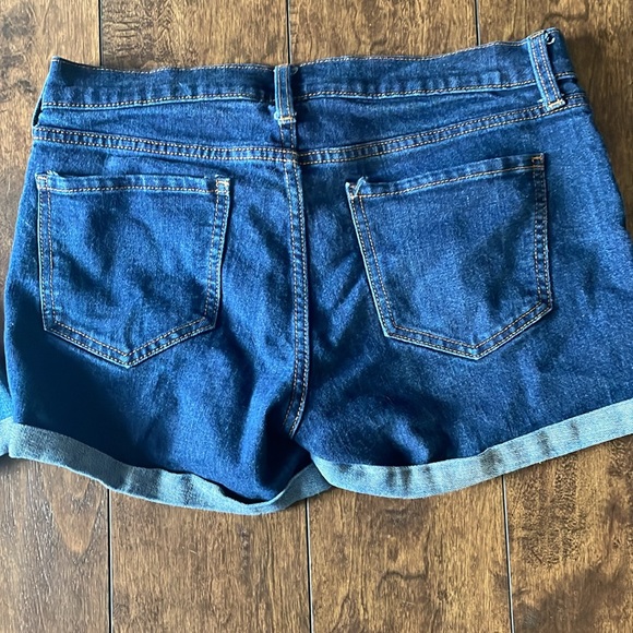 Bundle 2 Pairs Old Navy Mid Rise Shorts - Picture 5 of 6